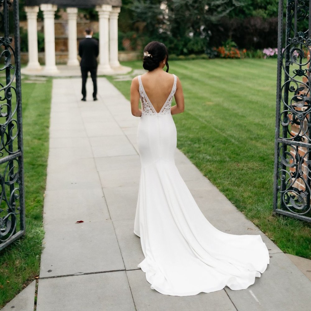 Classic lace wedding dress!